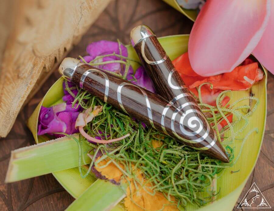 Kuripe and Tepi pipes with SilverLine decoration, handcrafted for wholesale