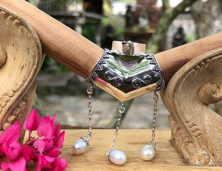 Tepi pipe with simple silver ornament and pearl, wholesale option