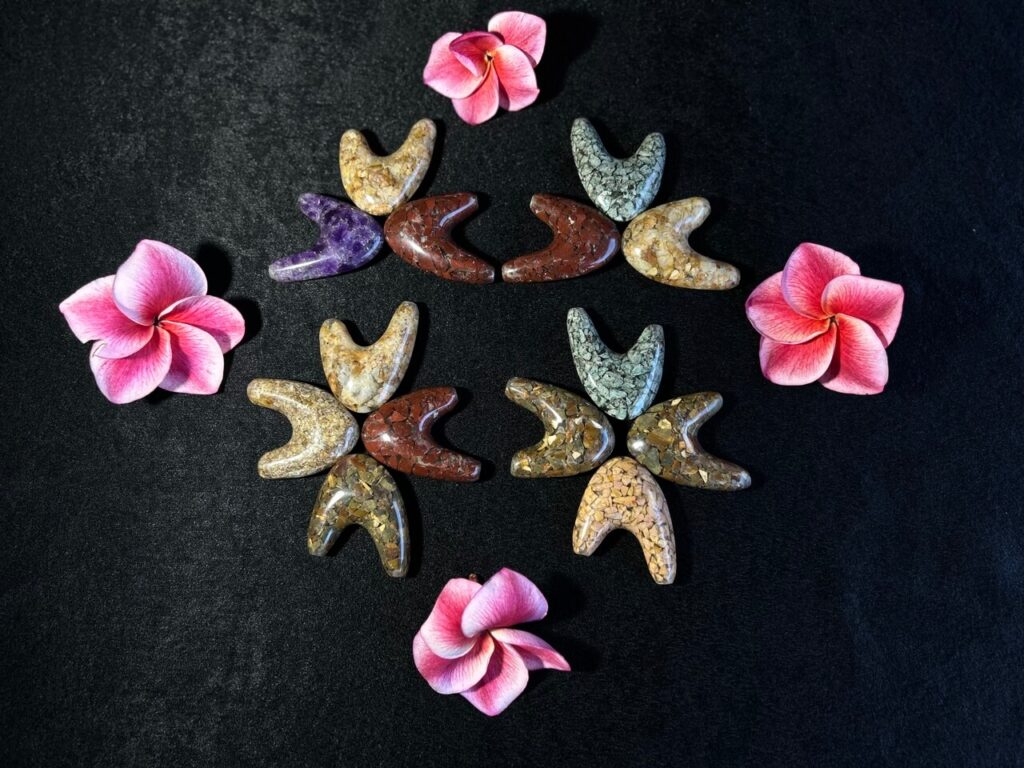 Kuripies love shape from crashed gemstone